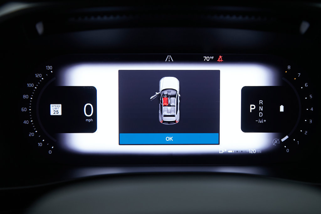 Certified 2023 Volvo XC40 B5 Ultimate w/ Protection Package Premier AWD/4WD image 13