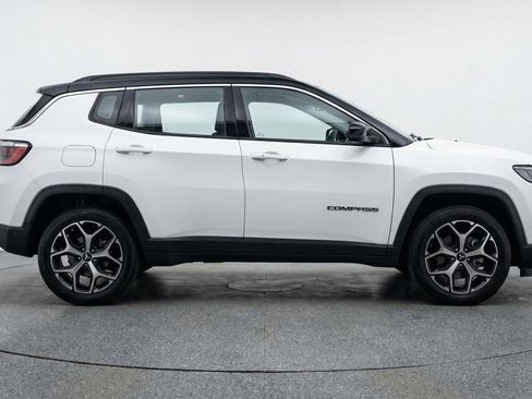 Used 2025 Jeep Compass Limited image 11