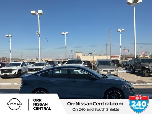 New 2026 Nissan Sentra SR w/ SR Premium Package FWD image 4