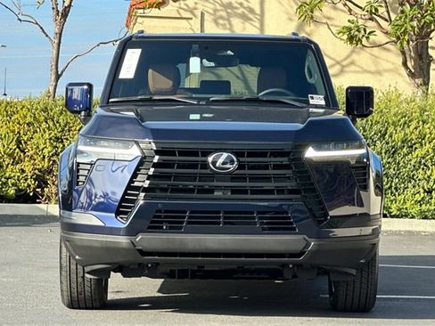 Used 2025 Lexus GX 550 image 8