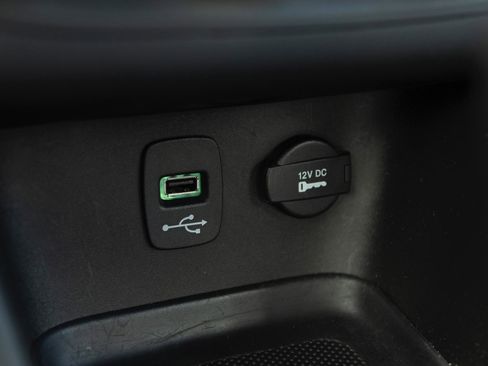 Used 2014 Dodge Avenger SE w/ Rallye Appearance Group FWD image 10