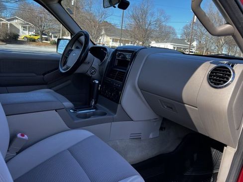 Used 2006 Ford Explorer XLT image 23