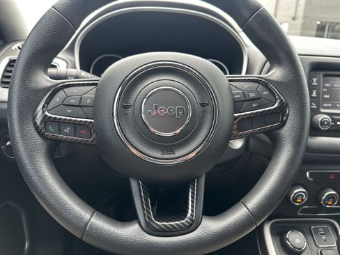 Used 2018 Jeep Compass Sport AWD/4WD image 18