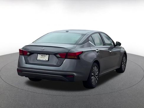 Used 2025 Nissan Altima 2.5 SV FWD image 11