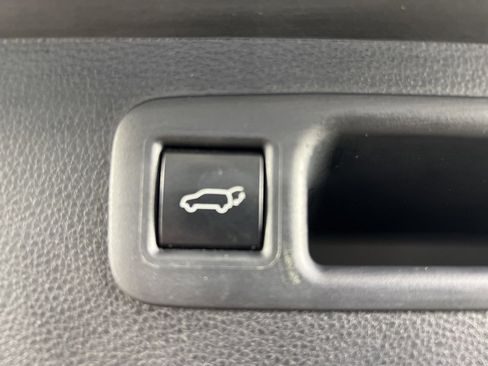 Used 2023 Toyota Highlander L image 15