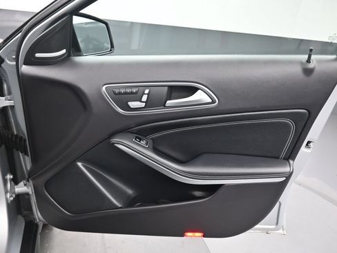 Used 2020 Mercedes-Benz GLA 250 4MATIC image 40