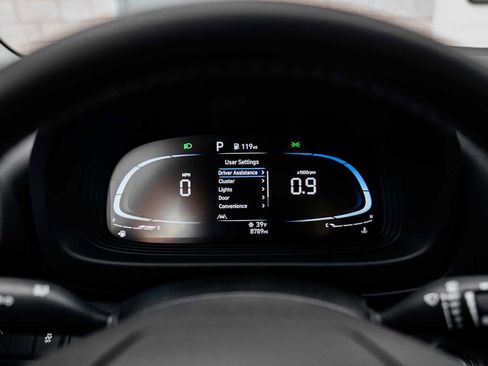 Used 2025 Hyundai Venue SEL image 7