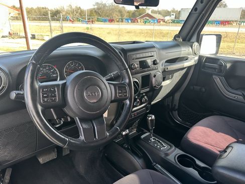 Used 2014 Jeep Wrangler Sport w/ Connectivity Group image 9