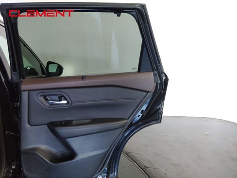 Used 2023 Nissan Rogue SV w/ SV Premium Package image 39