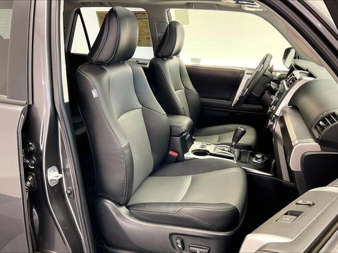 Used 2020 Toyota 4Runner SR5 Premium image 6