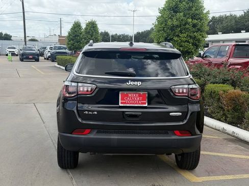 Used 2025 Jeep Compass Latitude AWD/4WD image 6