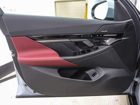 Used 2026 BMW 530i xDrive w/ M Sport Package image 10