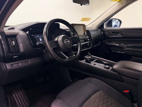 Used 2024 Nissan Pathfinder SV w/ Black Appearance Package AWD/4WD image 11