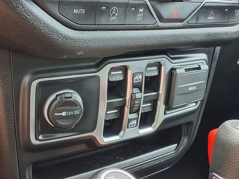 Used 2024 Jeep Gladiator Sport AWD/4WD image 21