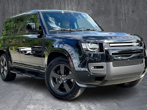 Used 2025 Land Rover Defender 110 V8 image 3