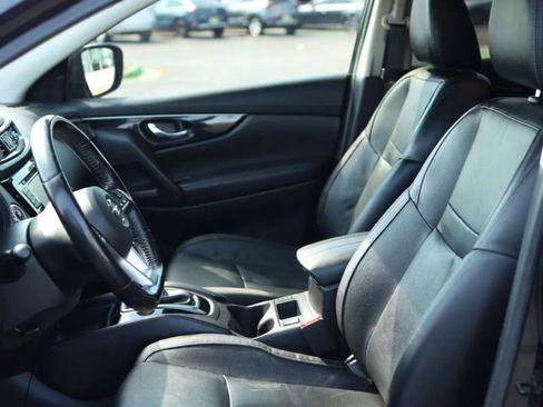 Used 2018 Nissan Rogue Sport SL w/ SL Premium Package image 31