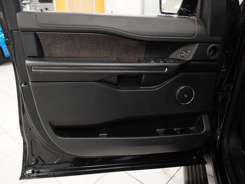 Used 2021 Ford Expedition Max Limited image 19