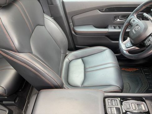 Used 2023 Honda Pilot TrailSport image 4