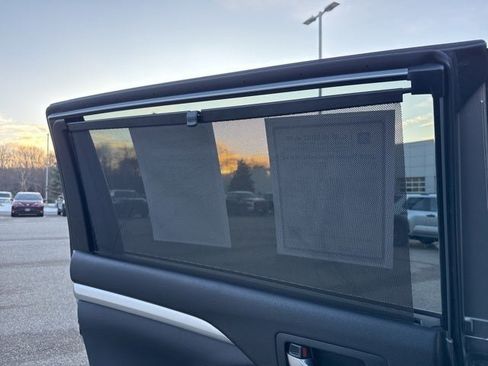 Used 2015 Toyota Highlander XLE image 18