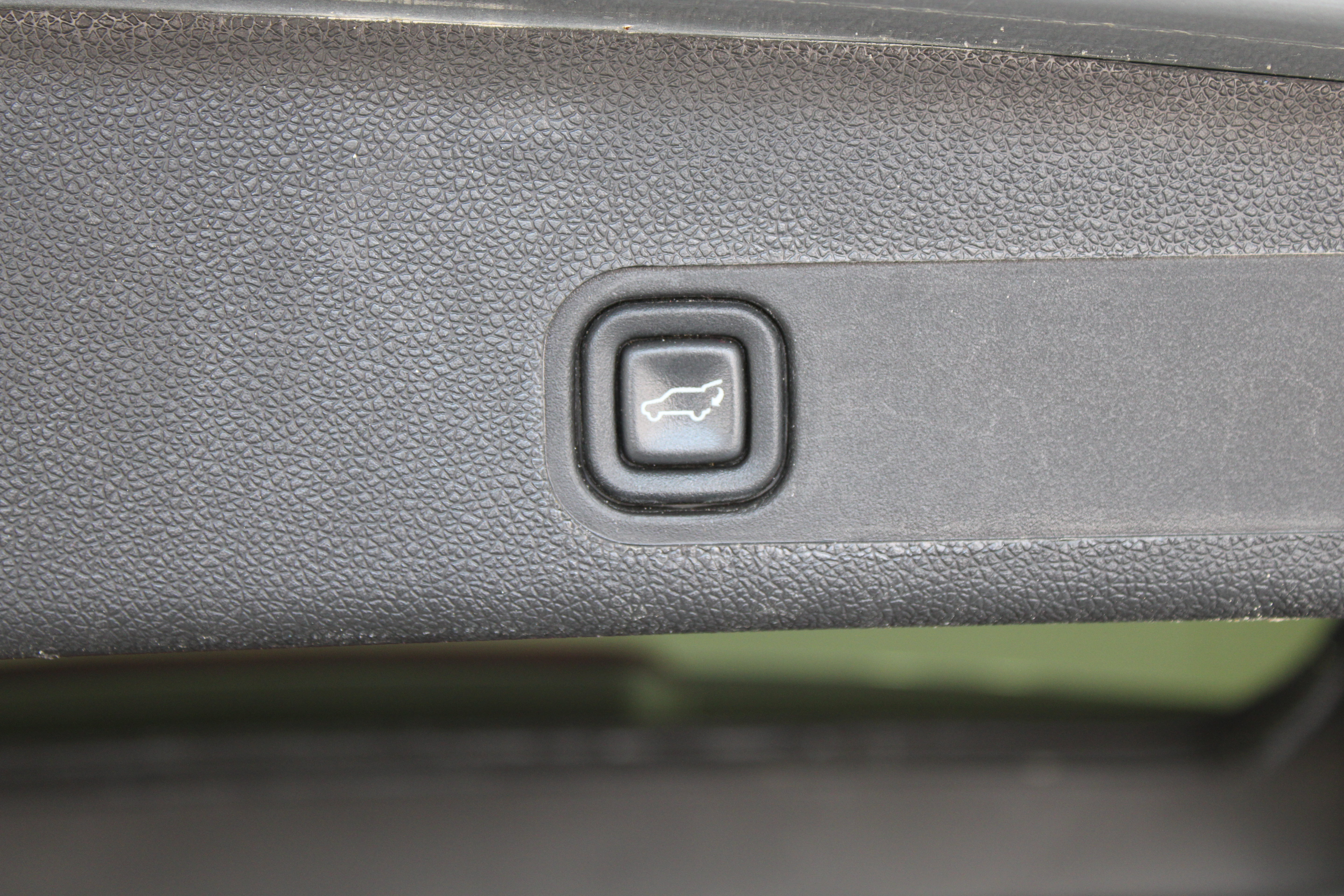 Used 2013 Chevrolet Tahoe LTZ RWD image 36