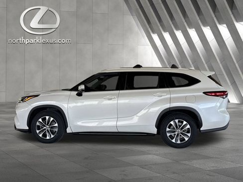 Used 2020 Toyota Highlander XLE image 1