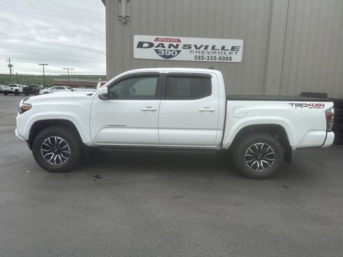 Used 2023 Toyota Tacoma TRD Sport AWD/4WD image 5