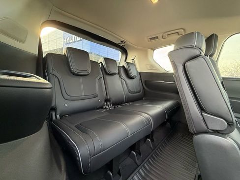 Used 2025 INFINITI QX80 Sensory image 30
