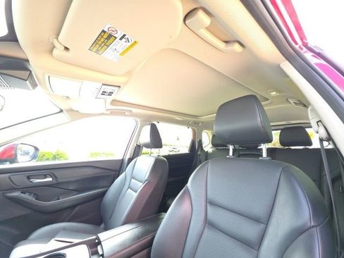 Used 2025 Nissan Rogue SV w/ SV Premium Package image 14