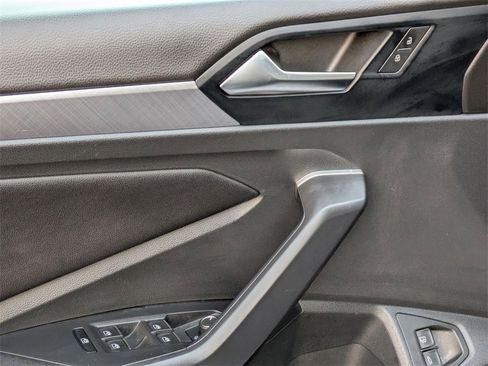 Used 2024 Volkswagen Jetta SE image 13