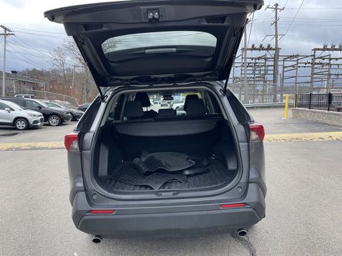 Used 2021 Toyota RAV4 LE image 13