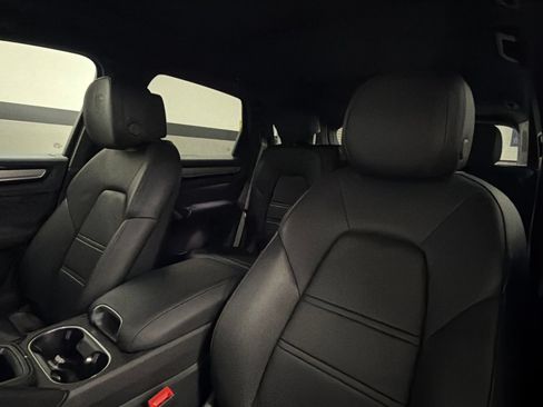 Used 2023 Porsche Cayenne AWD/4WD image 24