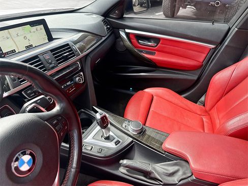 Used 2018 BMW 330e image 26