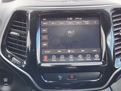 Used 2019 Jeep Cherokee Limited image 14