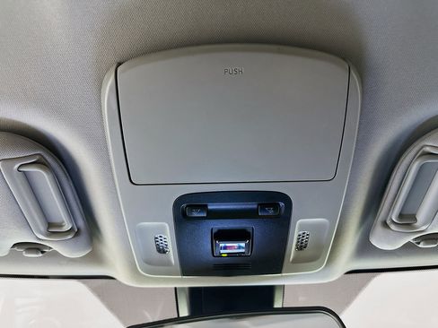 Used 2024 Toyota Camry SE image 18