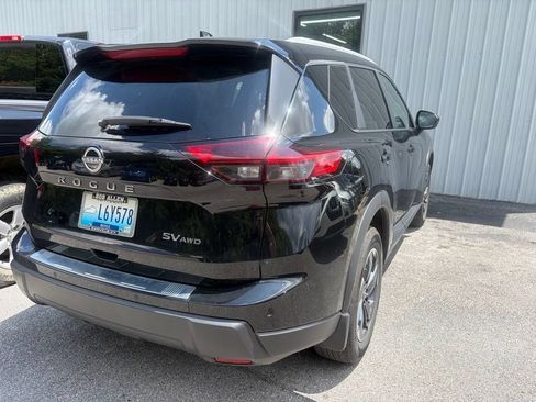 Used 2024 Nissan Rogue SV w/ SV Premium Package AWD/4WD image 3