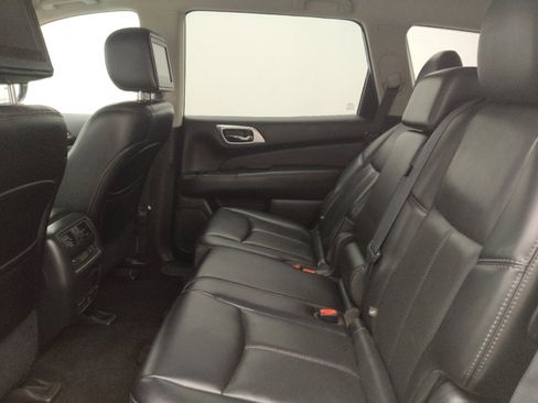 Used 2017 Nissan Pathfinder Platinum w/ Family Entertainment Package AWD/4WD image 18