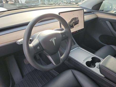 Used 2023 Tesla Model Y Long Range image 24