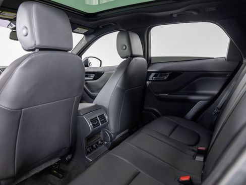 Used 2018 Jaguar F-PACE Premium image 18