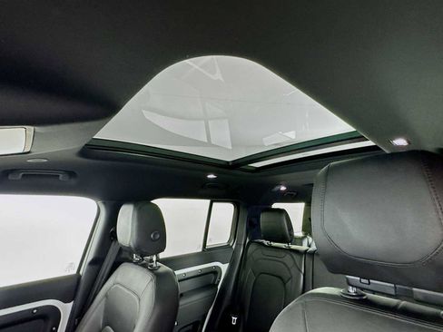 Used 2023 Land Rover Defender 130 SE image 12