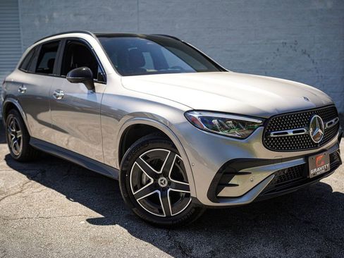 Used 2024 Mercedes-Benz GLC 300 4MATIC w/ AMG Line image 9