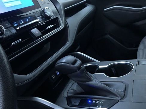 Certified 2023 Toyota Highlander L image 28