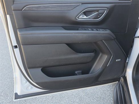 Used 2023 GMC Yukon XL SLT image 34