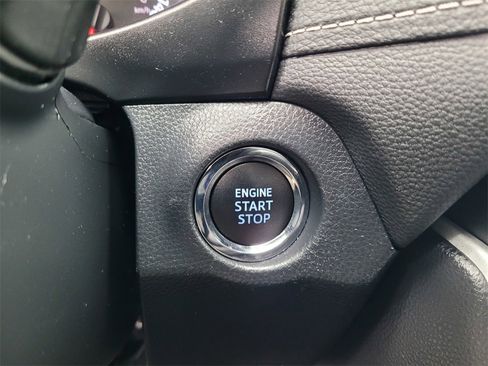 Used 2020 Toyota RAV4 XLE image 17