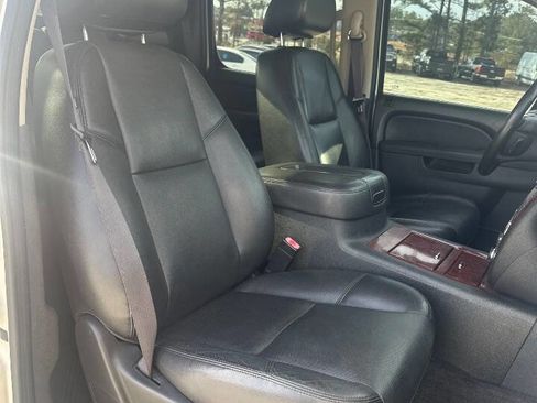 Used 2013 Chevrolet Avalanche LTZ image 41