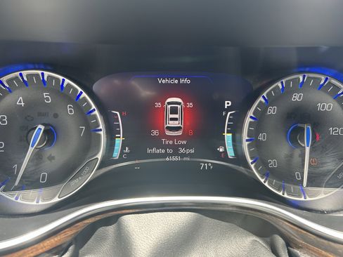 Used 2023 Chrysler Pacifica Limited FWD image 25