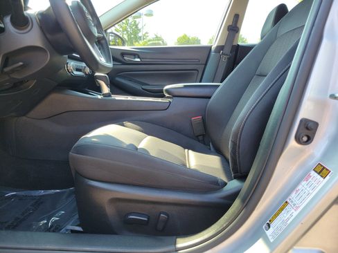 Used 2024 Nissan Altima 2.5 SV FWD image 16