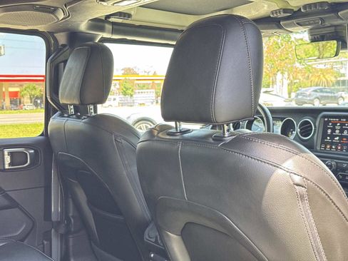 Used 2022 Jeep Wrangler Unlimited Sahara w/ Safety Group AWD/4WD image 31
