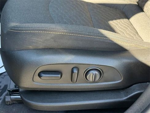 Used 2021 Chevrolet Equinox LT w/ Driver Convenience Package image 20