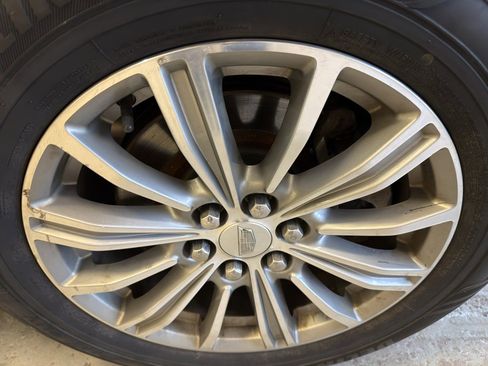 Used 2017 Cadillac XT5 Luxury image 36