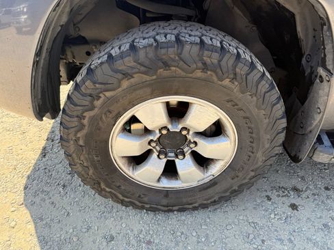 Used 2005 Toyota 4Runner SR5 AWD/4WD image 9